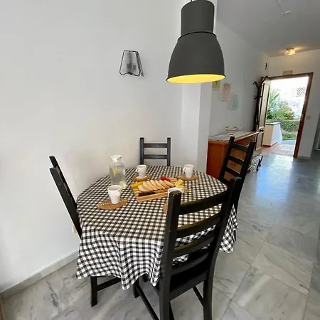 Con Piscina En Rosas De Capistrano Apartment *