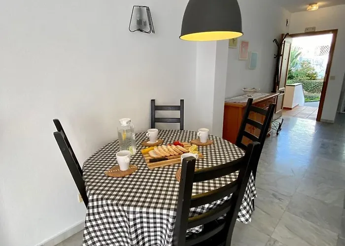 Con Piscina En Rosas De Capistrano Апартаменты *